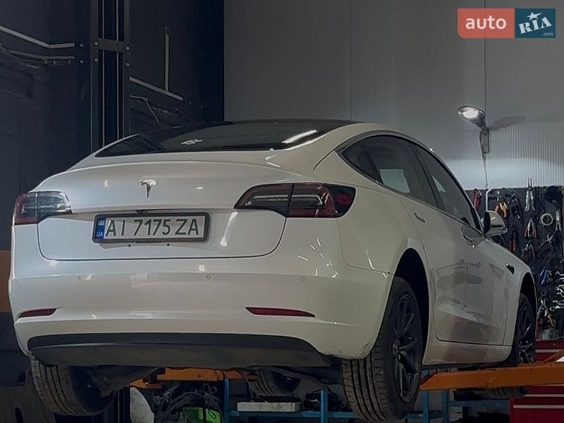 Седан Tesla Model 3 2018 в Киеве