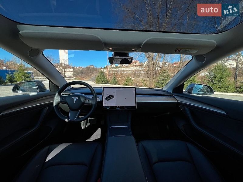 Седан Tesla Model 3 2021 в Львові