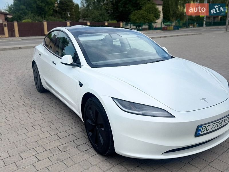 Tesla Model 3 2024