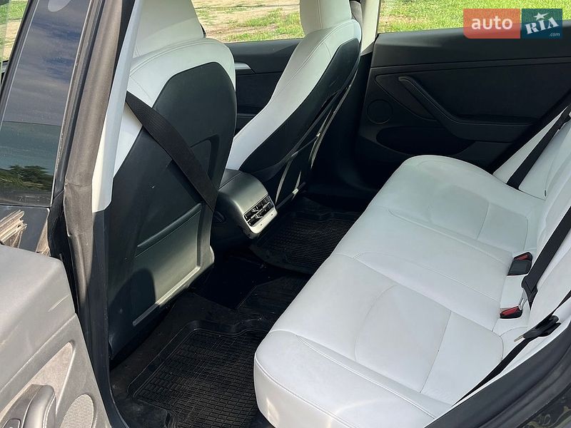 Седан Tesla Model 3 2023 в Александрие