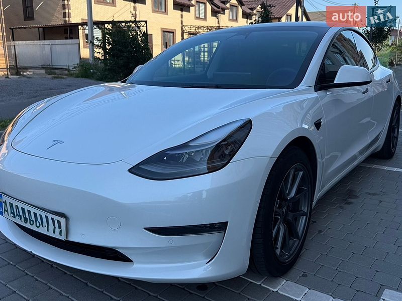 Седан Tesla Model 3 2022 в Виннице