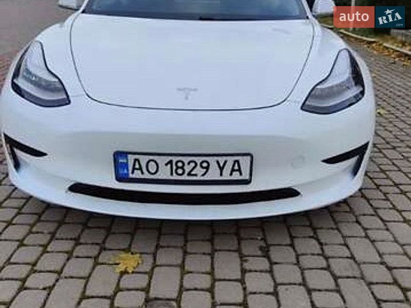 Tesla Model 3 2020