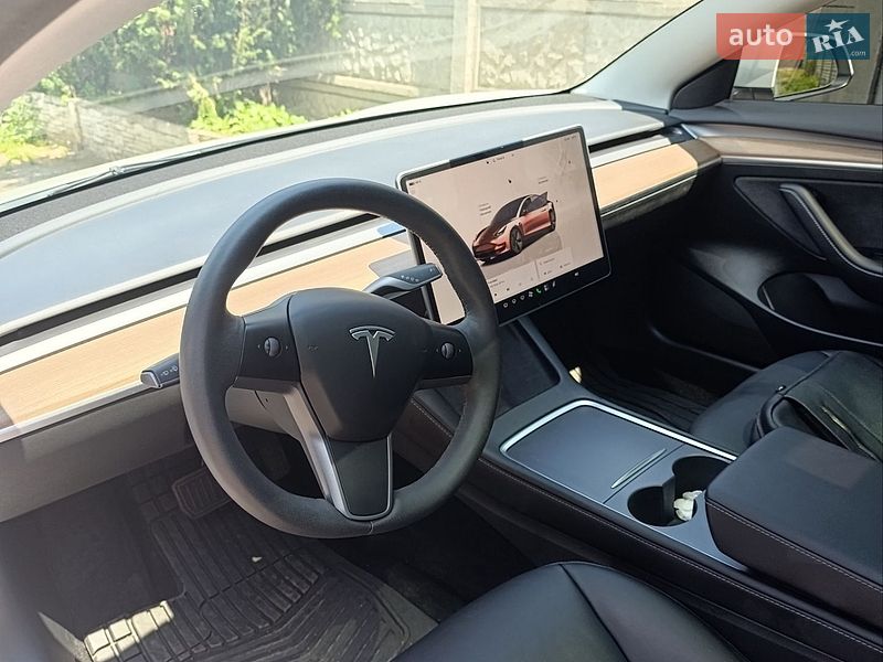 Седан Tesla Model 3 2023 в Запоріжжі