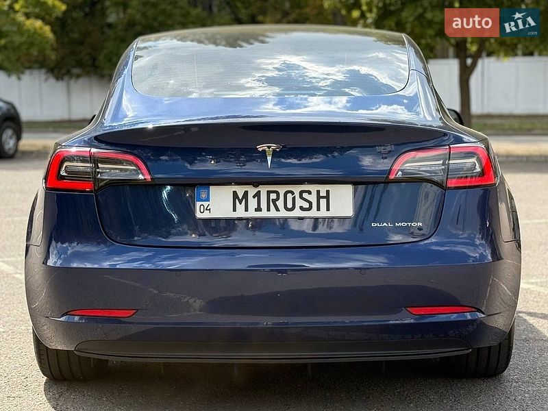 Седан Tesla Model 3 2021 в Кривом Роге