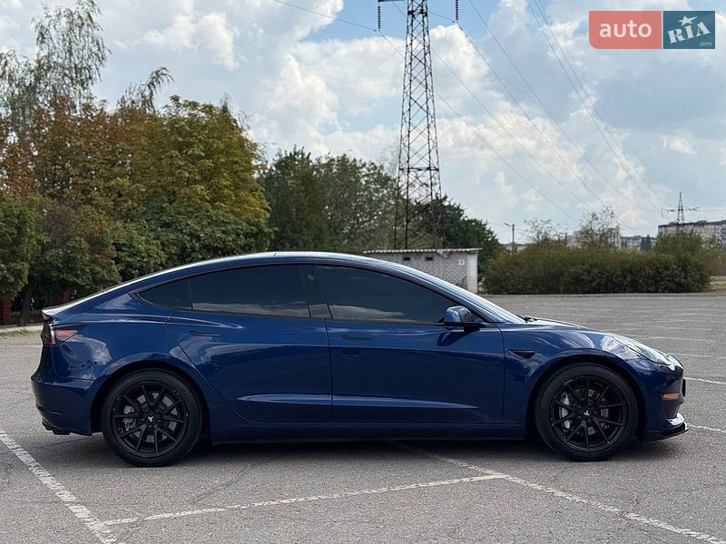 Седан Tesla Model 3 2021 в Кривом Роге