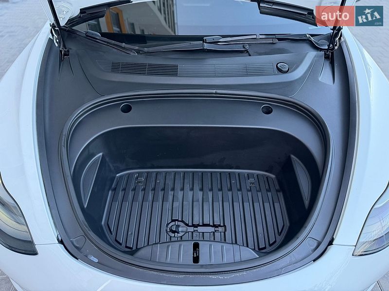 Седан Tesla Model 3 2022 в Хмельницькому фото 28 Седан Tesla Model 3 2022 в Хмельницькому