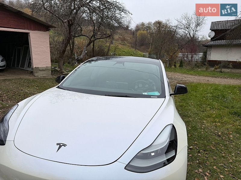 Седан Tesla Model 3 2022 в Ивано-Франковске Седан Tesla Model 3 2022 в Ивано-Франковске