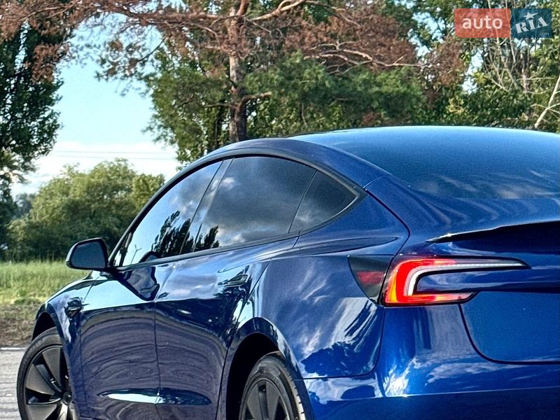 Седан Tesla Model 3 2025 в Дніпрі