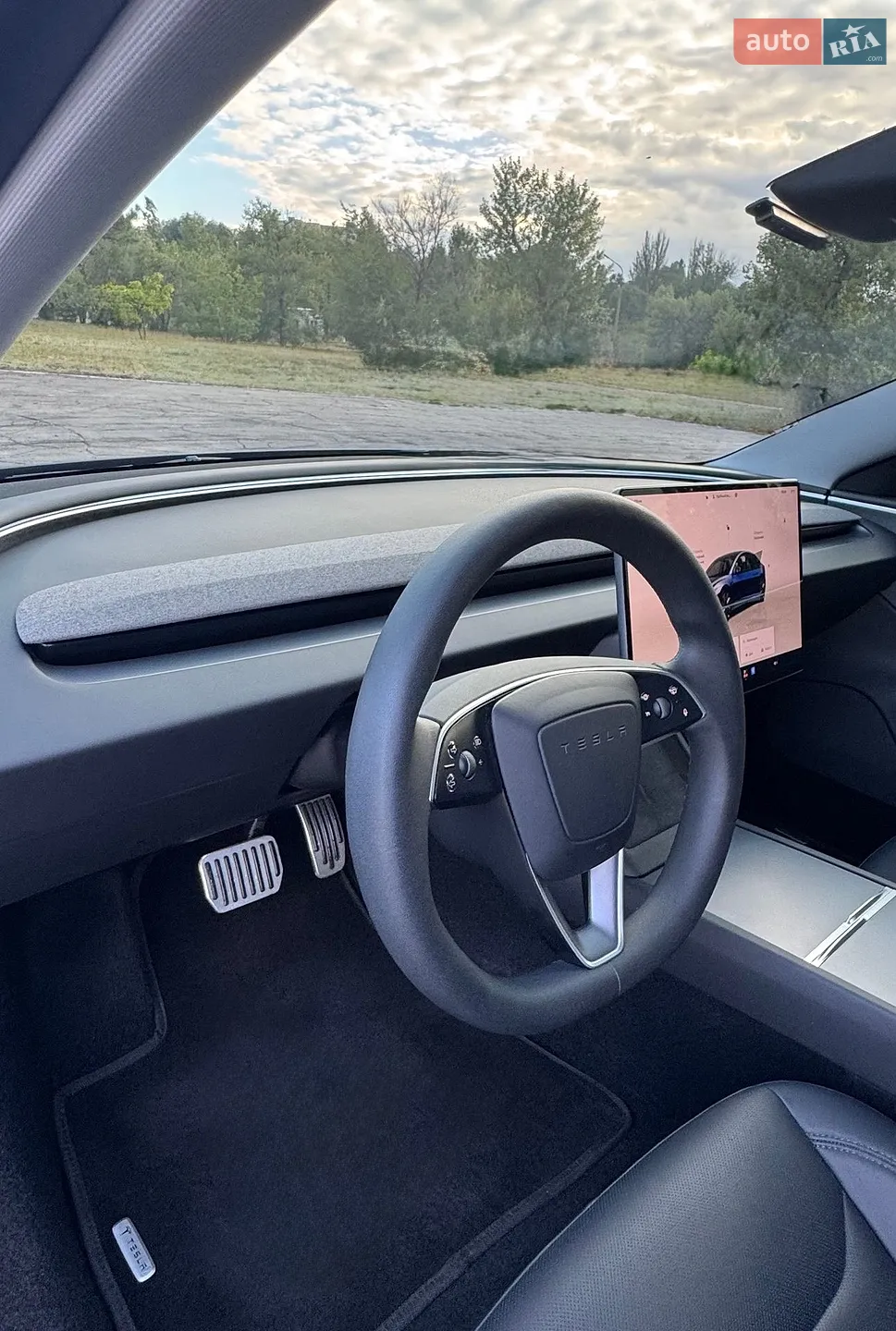 2025 Tesla Model 3 - мініатюра 14