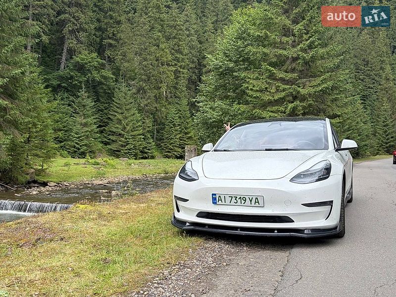 Седан Tesla Model 3 2021 в Киеве