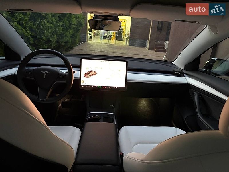 Седан Tesla Model 3 2021 в Дніпрі