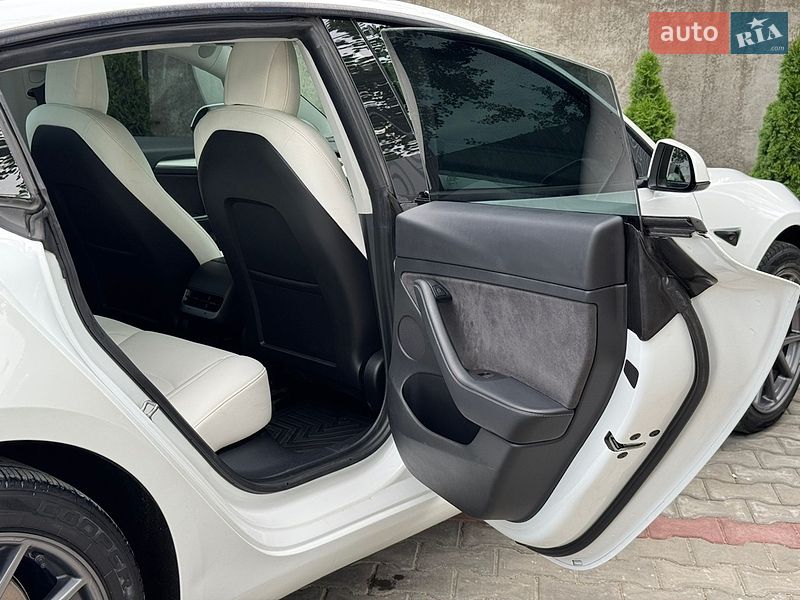 Седан Tesla Model 3 2021 в Костопілі