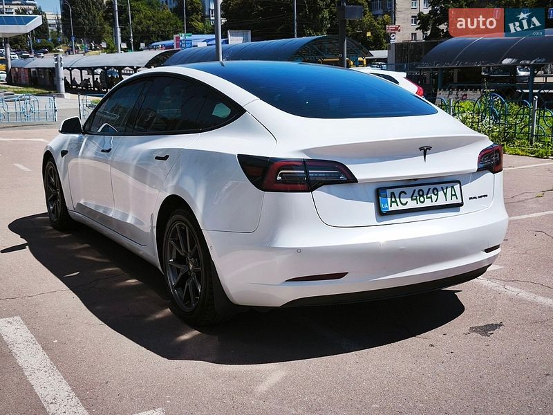 Седан Tesla Model 3 2020 в Києві