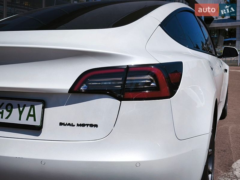 Седан Tesla Model 3 2020 в Києві