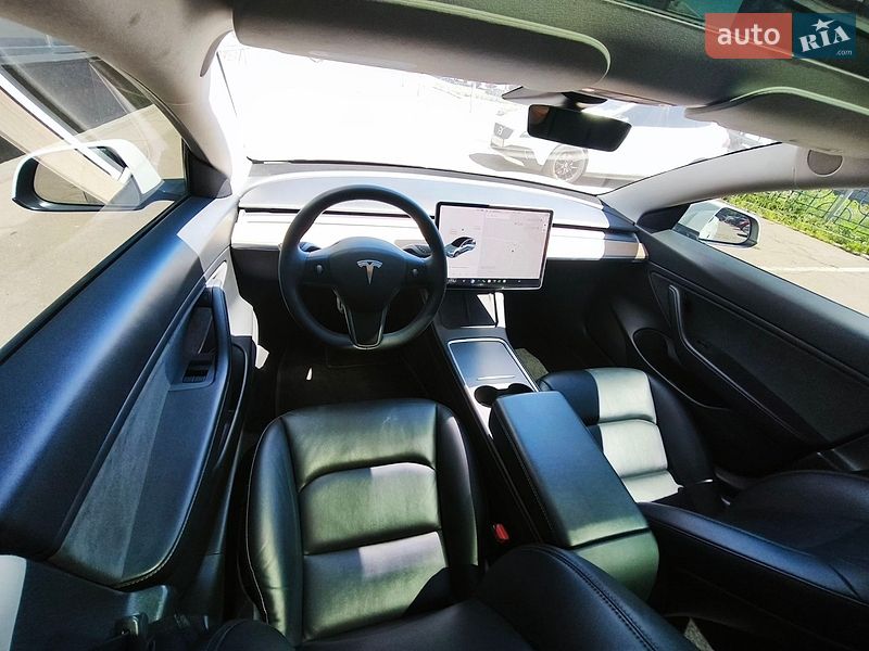 Седан Tesla Model 3 2020 в Києві