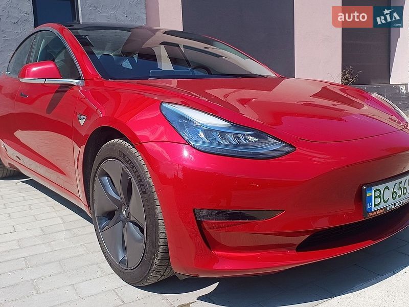 Седан Tesla Model 3 2018 в Львові