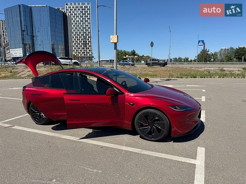 Седан Tesla Model 3 2024 в Києві