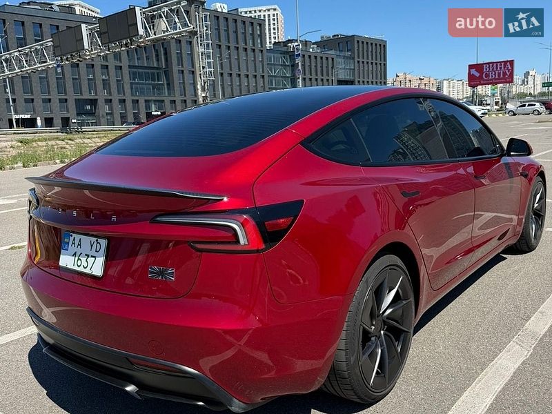 Седан Tesla Model 3 2024 в Києві