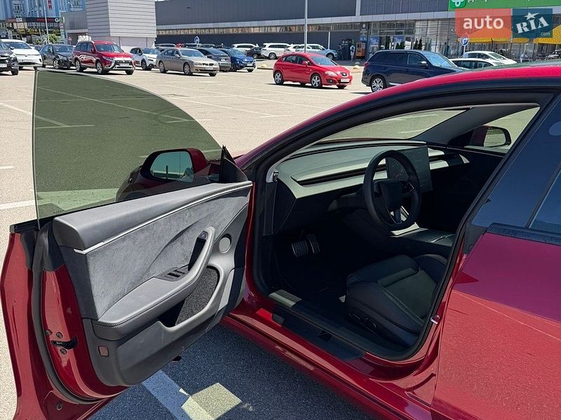 Седан Tesla Model 3 2024 в Києві