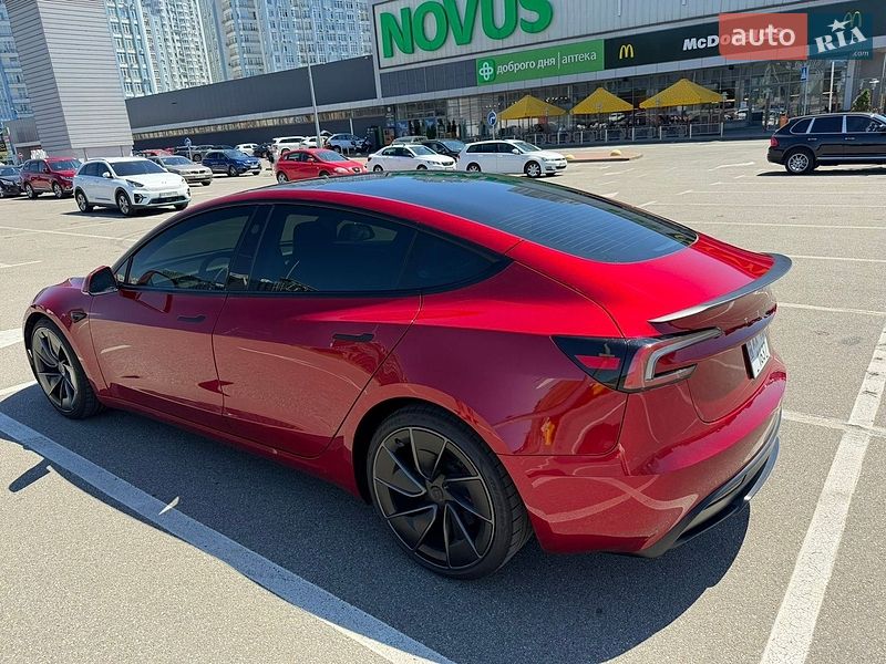 Седан Tesla Model 3 2024 в Києві