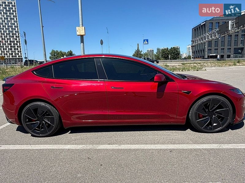 Седан Tesla Model 3 2024 в Києві