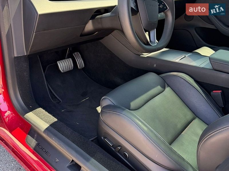 Седан Tesla Model 3 2024 в Києві
