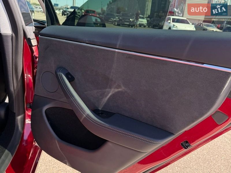 Седан Tesla Model 3 2024 в Києві