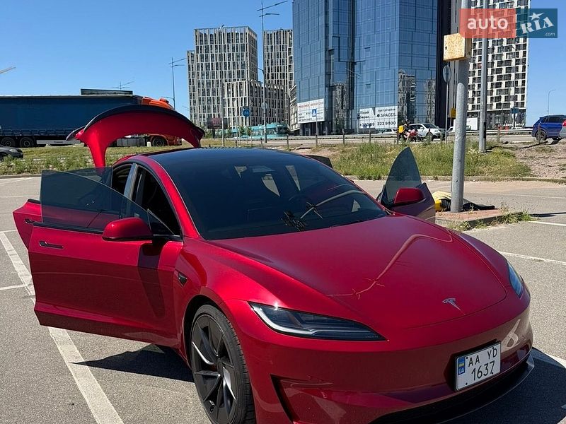 Седан Tesla Model 3 2024 в Києві