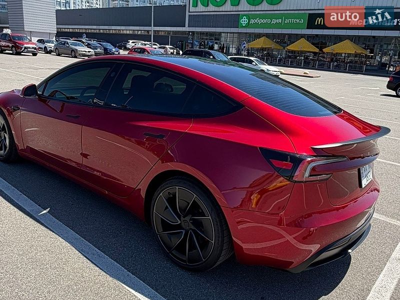 Седан Tesla Model 3 2024 в Києві