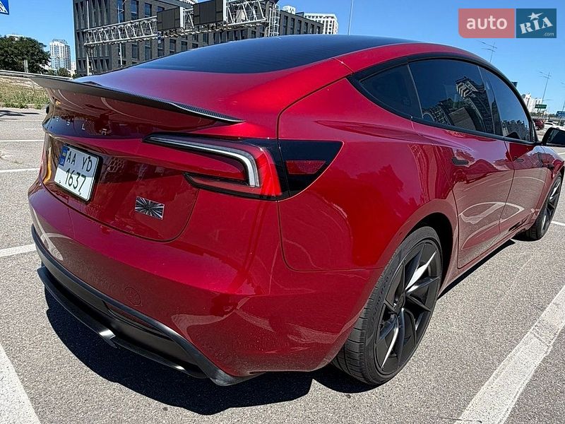 Седан Tesla Model 3 2024 в Києві