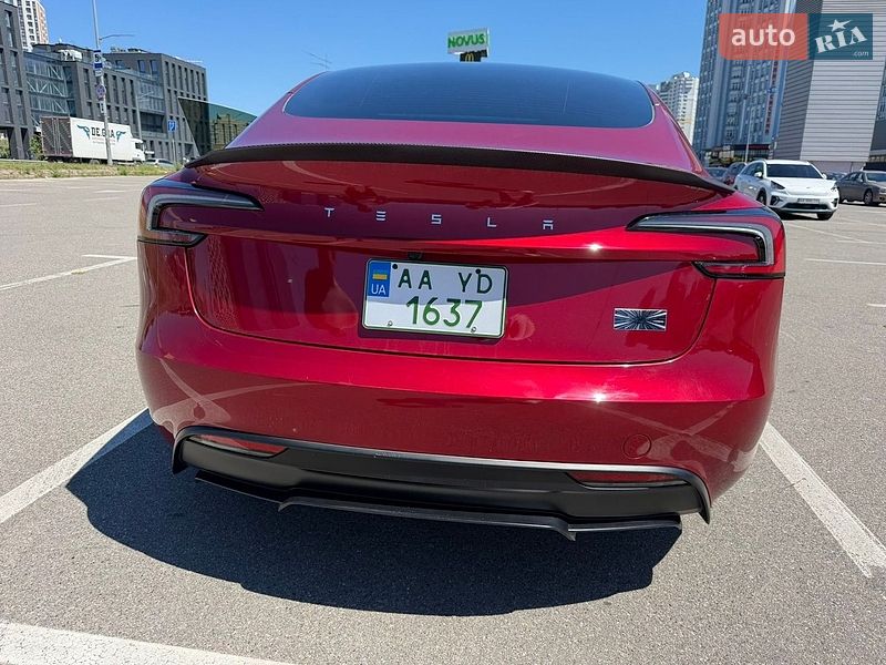 Седан Tesla Model 3 2024 в Києві