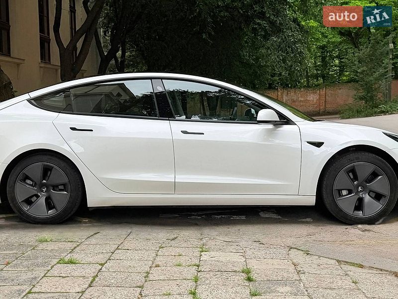 Седан Tesla Model 3 2022 в Львове