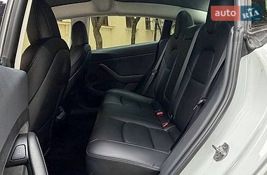 Седан Tesla Model 3 2022 в Львове