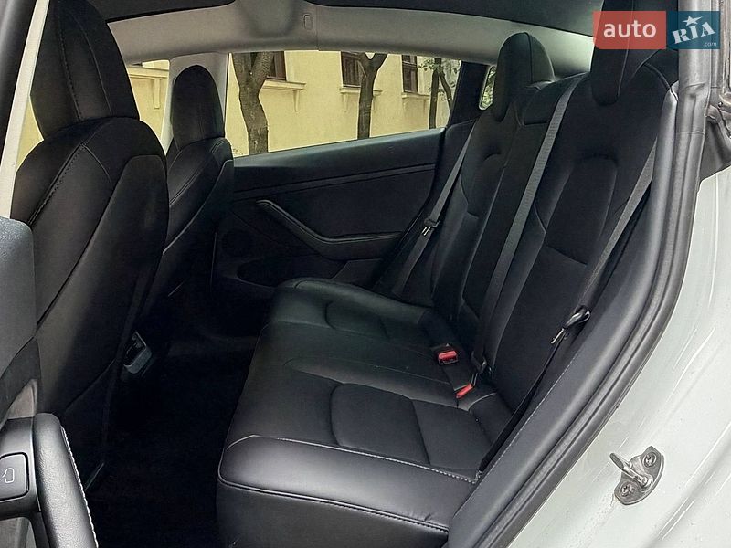 Седан Tesla Model 3 2022 в Львове