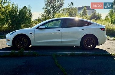 Седан Tesla Model 3 2021 в Киеве