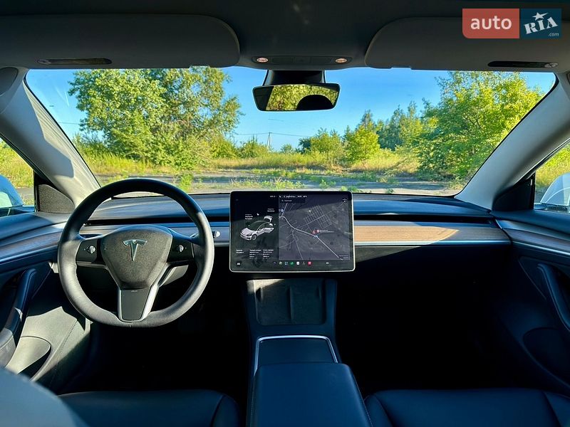 Седан Tesla Model 3 2021 в Киеве