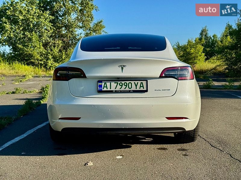 Седан Tesla Model 3 2021 в Киеве