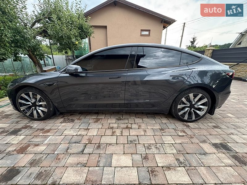 Седан Tesla Model 3 2025 в Коломые