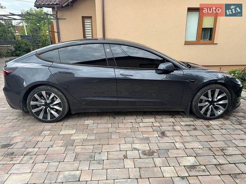 Седан Tesla Model 3 2025 в Коломые