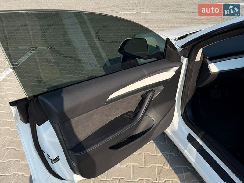Седан Tesla Model 3 2022 в Києві