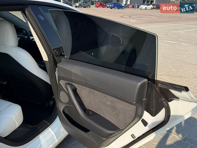 Седан Tesla Model 3 2022 в Києві