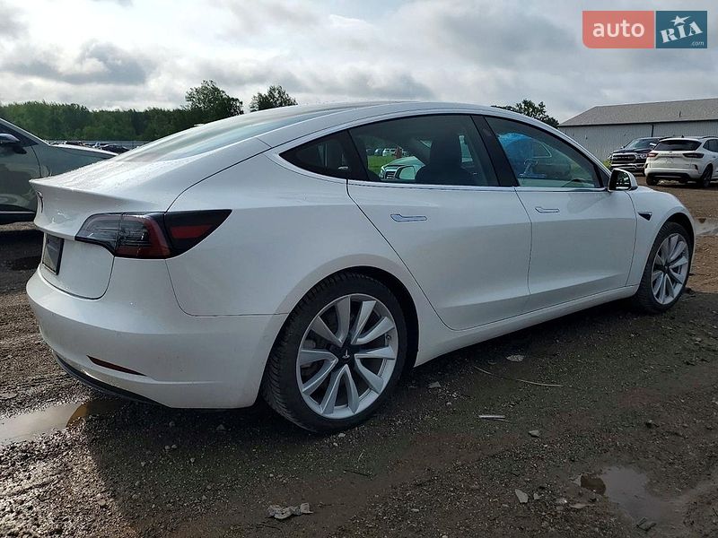 Седан Tesla Model 3 2020 в Одесі