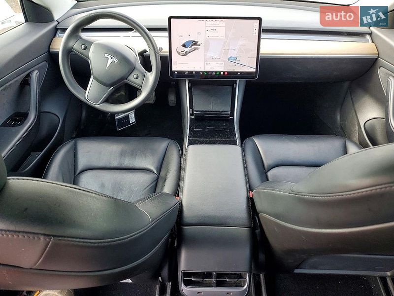 Седан Tesla Model 3 2020 в Одесі