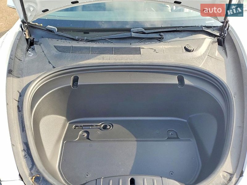 Седан Tesla Model 3 2020 в Одесі
