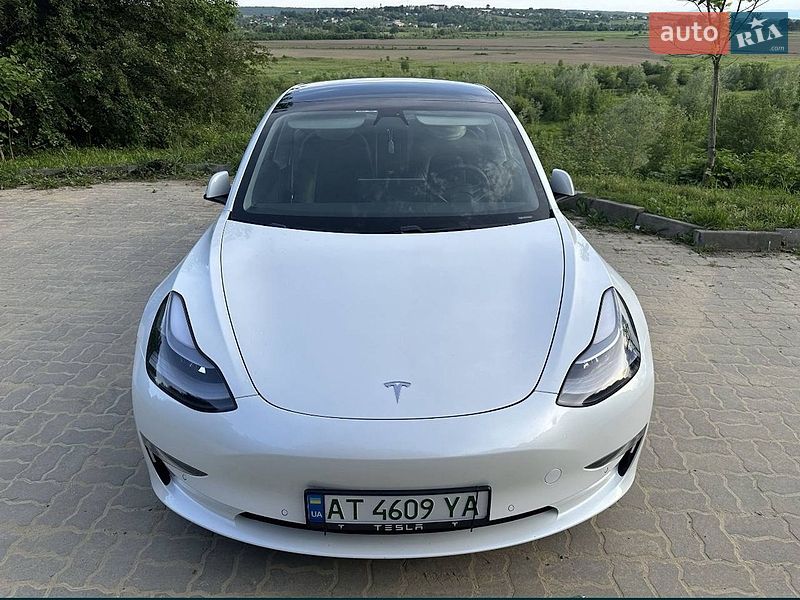 Седан Tesla Model 3 2021 в Львові