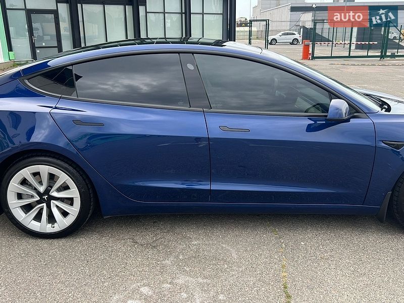Седан Tesla Model 3 2022 в Києві