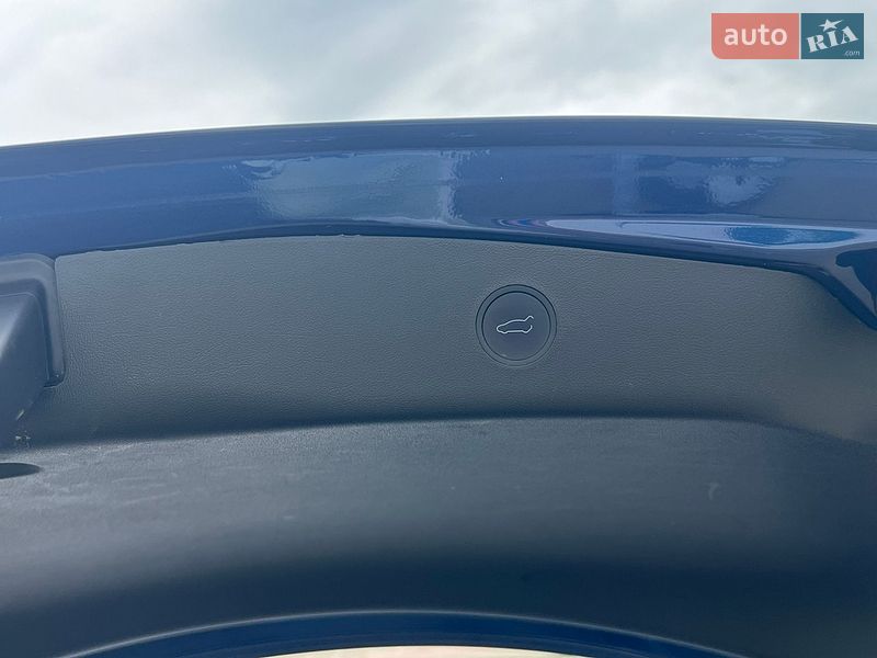 Седан Tesla Model 3 2022 в Києві
