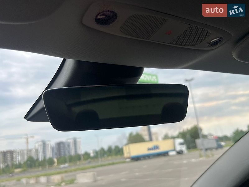 Седан Tesla Model 3 2022 в Києві
