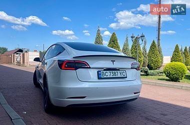 Седан Tesla Model 3 2021 в Стрию