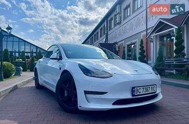 Седан Tesla Model 3 2021 в Стрию
